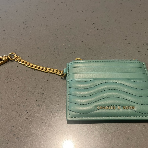 Charles and Keith card holder green - Picture 4 of 4